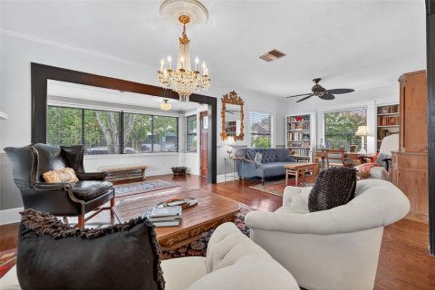 House in Saint Petersburg, Florida 2 bedrooms, 120.12 sq.m. № 1907592 - photo 11