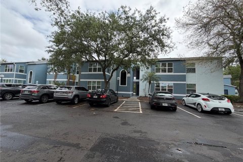Condo in Orlando, Florida, 2 bedrooms № 2112288 - photo 2