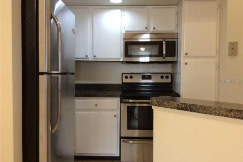 Condo in Orlando, Florida, 2 bedrooms № 2112288 - photo 8