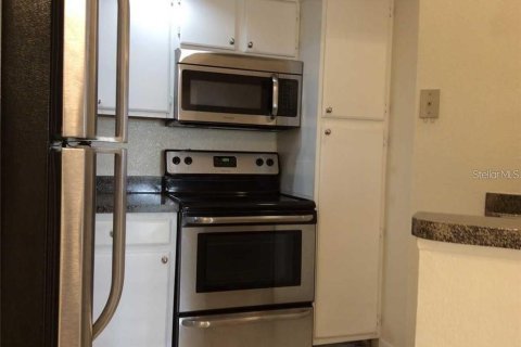 Condo in Orlando, Florida, 2 bedrooms № 2112288 - photo 9