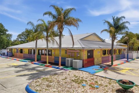 Commercial property in Titusville, Florida 876.63 sq.m. № 2228239