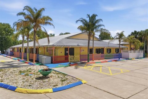 Commercial property in Titusville, Florida 876.63 sq.m. № 2228239 - photo 2