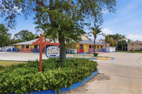 Commercial property in Titusville, Florida 876.63 sq.m. № 2228239 - photo 13