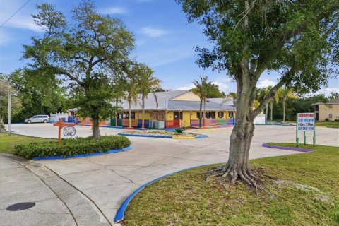 Commercial property in Titusville, Florida 876.63 sq.m. № 2228239 - photo 12