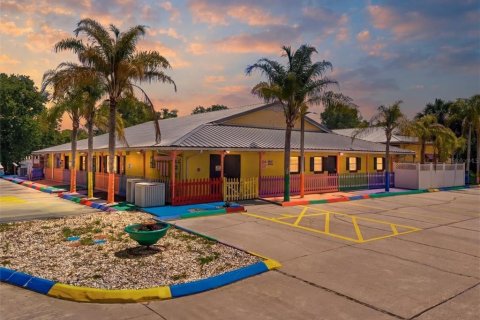Commercial property in Titusville, Florida 876.63 sq.m. № 2228239 - photo 5