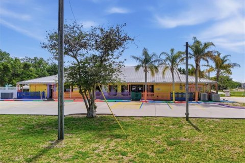 Commercial property in Titusville, Florida 876.63 sq.m. № 2228239 - photo 14