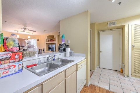 Condo in Temple Terrace, Florida, 1 bedroom  № 1629412 - photo 6