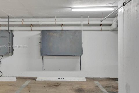 Condominio en alquiler en Coral Gables, Florida, 2 dormitorios, 95.69 m2 № 2002301 - foto 15