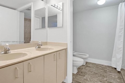 Condominio en alquiler en Coral Gables, Florida, 2 dormitorios, 95.69 m2 № 2002301 - foto 9