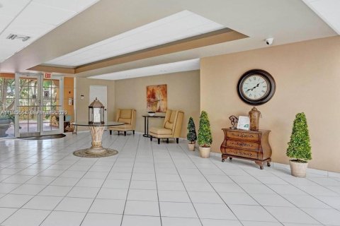 Condominio en alquiler en Coral Gables, Florida, 2 dormitorios, 95.69 m2 № 2002301 - foto 13