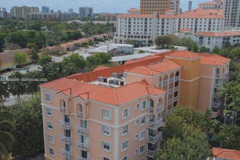 Condominio en alquiler en Coral Gables, Florida, 2 dormitorios, 95.69 m2 № 2002301 - foto 2