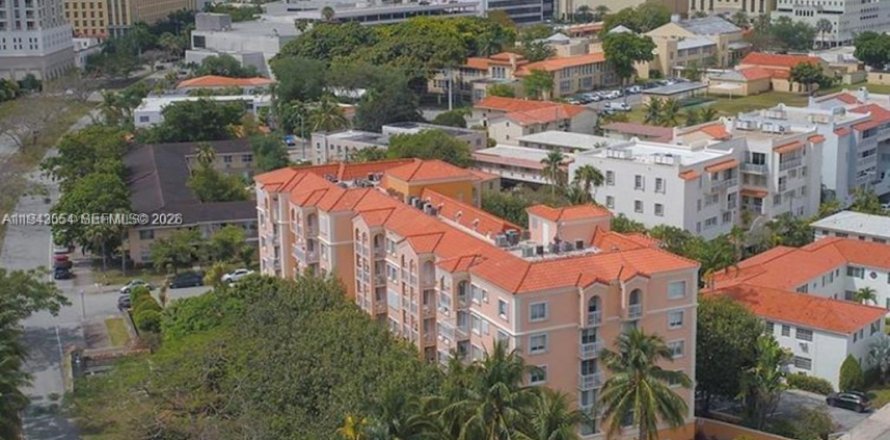 Condominio en Coral Gables, Florida, 2 dormitorios № 2002301