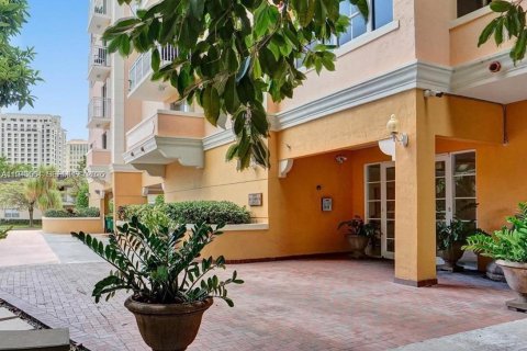 Condominio en alquiler en Coral Gables, Florida, 2 dormitorios, 95.69 m2 № 2002301 - foto 3