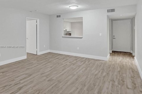 Condominio en alquiler en Coral Gables, Florida, 2 dormitorios, 95.69 m2 № 2002301 - foto 6