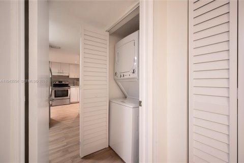 Copropriété à louer à Coral Gables, Floride: 2 chambres, 95.69 m2 № 2002301 - photo 29