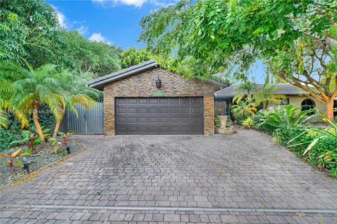 House in Miami, Florida 3 bedrooms, 148.27 sq.m. № 2017818