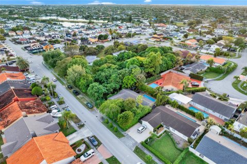 Villa ou maison à vendre à Miami, Floride: 3 chambres, 148.27 m2 № 2017818 - photo 3