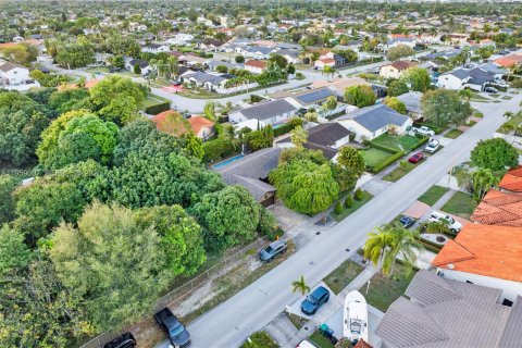 Villa ou maison à vendre à Miami, Floride: 3 chambres, 148.27 m2 № 2017818 - photo 10