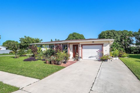 Villa ou maison à vendre à Delray Beach, Floride: 2 chambres, 158.77 m2 № 2421424 - photo 8