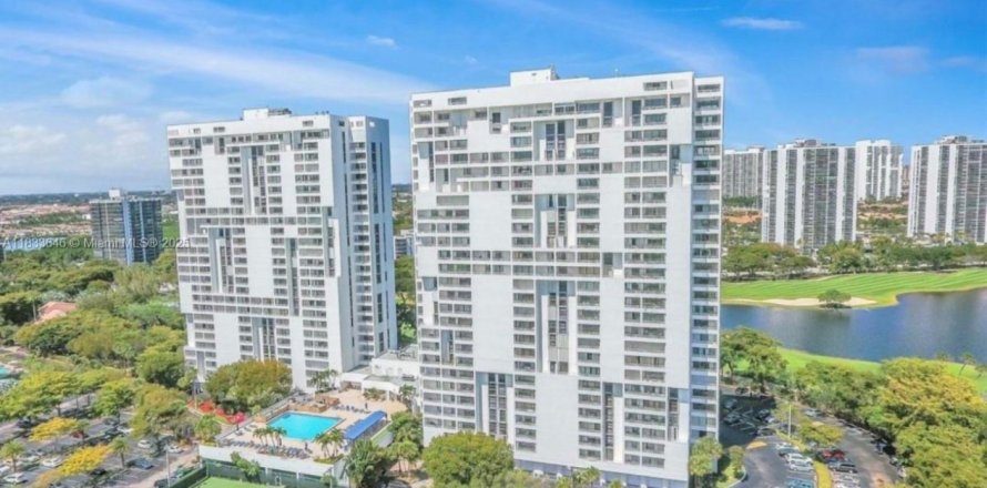 Condo à Aventura, Floride, 2 chambres  № 2022804