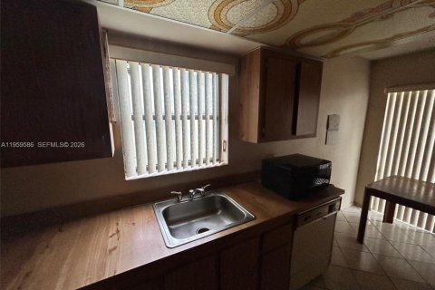 Villa ou maison à vendre à Pembroke Pines, Floride: 2 chambres, 98.48 m2 № 2022236 - photo 18