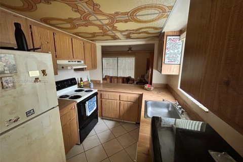 Villa ou maison à vendre à Pembroke Pines, Floride: 2 chambres, 98.48 m2 № 2022236 - photo 15