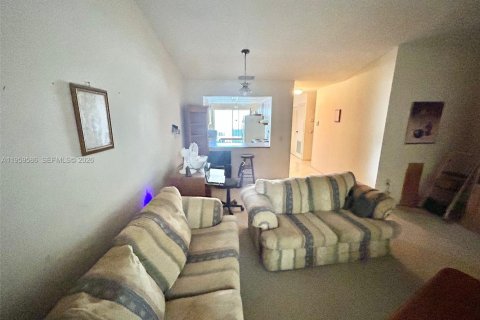 Villa ou maison à vendre à Pembroke Pines, Floride: 2 chambres, 98.48 m2 № 2022236 - photo 28