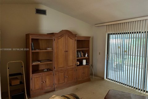 Villa ou maison à vendre à Pembroke Pines, Floride: 2 chambres, 98.48 m2 № 2022236 - photo 24