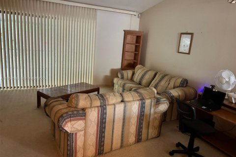 Villa ou maison à vendre à Pembroke Pines, Floride: 2 chambres, 98.48 m2 № 2022236 - photo 23