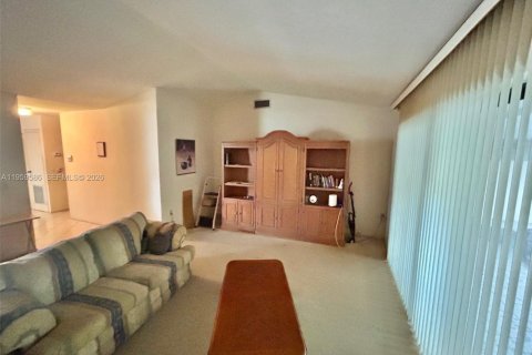 Villa ou maison à vendre à Pembroke Pines, Floride: 2 chambres, 98.48 m2 № 2022236 - photo 26