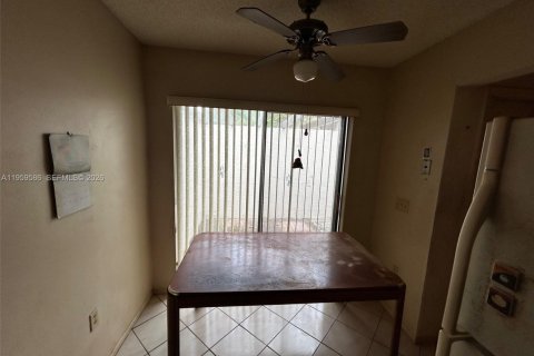 Villa ou maison à vendre à Pembroke Pines, Floride: 2 chambres, 98.48 m2 № 2022236 - photo 20