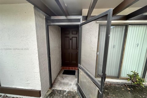 Villa ou maison à vendre à Pembroke Pines, Floride: 2 chambres, 98.48 m2 № 2022236 - photo 11