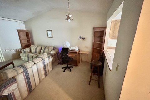 Villa ou maison à vendre à Pembroke Pines, Floride: 2 chambres, 98.48 m2 № 2022236 - photo 22