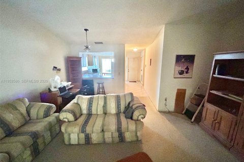 Villa ou maison à vendre à Pembroke Pines, Floride: 2 chambres, 98.48 m2 № 2022236 - photo 27