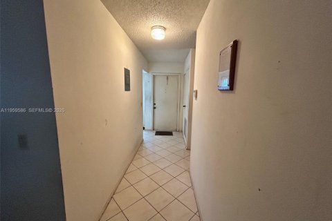 Villa ou maison à vendre à Pembroke Pines, Floride: 2 chambres, 98.48 m2 № 2022236 - photo 21