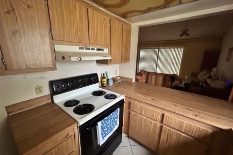 Villa ou maison à vendre à Pembroke Pines, Floride: 2 chambres, 98.48 m2 № 2022236 - photo 16