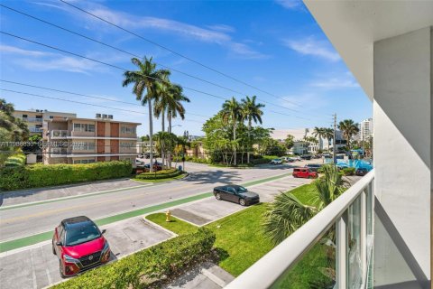 Condominio en venta en Bay Harbor Islands, Florida, 1 dormitorio, 111.48 m2 № 2063891 - foto 26