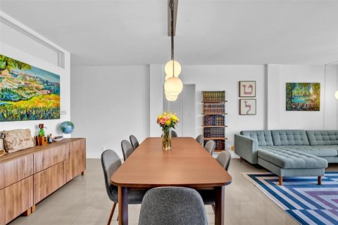 Condominio en venta en Bay Harbor Islands, Florida, 1 dormitorio, 111.48 m2 № 2063891 - foto 16