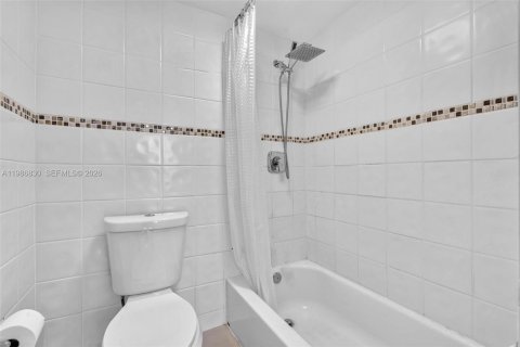 Condominio en venta en Bay Harbor Islands, Florida, 1 dormitorio, 111.48 m2 № 2063891 - foto 8