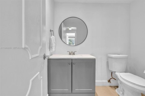 Condominio en venta en Bay Harbor Islands, Florida, 1 dormitorio, 111.48 m2 № 2063891 - foto 9