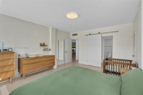 Condominio en venta en Bay Harbor Islands, Florida, 1 dormitorio, 111.48 m2 № 2063891 - foto 4