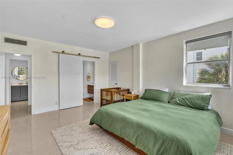 Condominio en venta en Bay Harbor Islands, Florida, 1 dormitorio, 111.48 m2 № 2063891 - foto 3