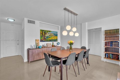 Condominio en venta en Bay Harbor Islands, Florida, 1 dormitorio, 111.48 m2 № 2063891 - foto 15