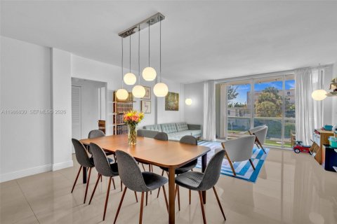 Condominio en Bay Harbor Islands, Florida, 1 dormitorio  № 2063891