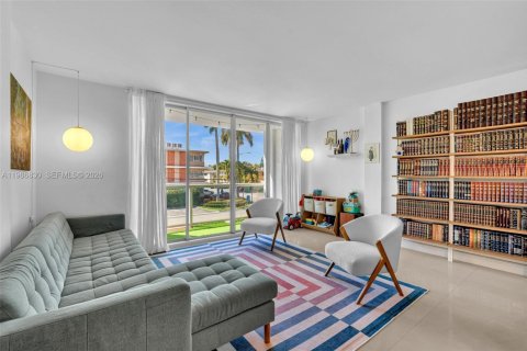 Condominio en venta en Bay Harbor Islands, Florida, 1 dormitorio, 111.48 m2 № 2063891 - foto 19