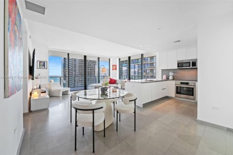 Condominio en venta en Miami, Florida, 2 dormitorios, 117.99 m2 № 1970340 - foto 4