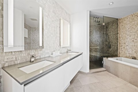 Condominio en venta en Miami, Florida, 2 dormitorios, 117.99 m2 № 1970340 - foto 16