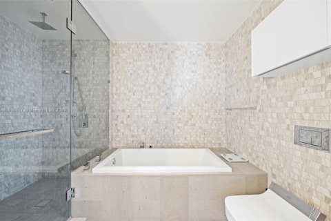 Condominio en venta en Miami, Florida, 2 dormitorios, 117.99 m2 № 1970340 - foto 17