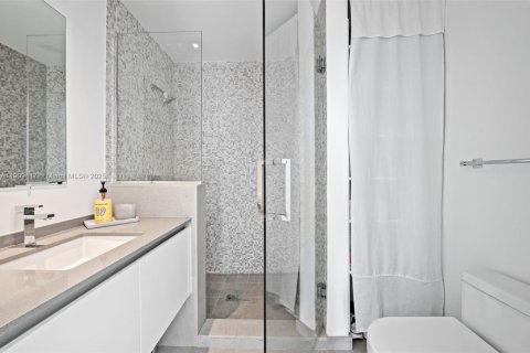 Condominio en venta en Miami, Florida, 2 dormitorios, 117.99 m2 № 1970340 - foto 21