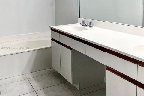 Купить кондоминиум в Авентура, Флорида 2 спальни, 109.72м2, № 1332779 - фото 9